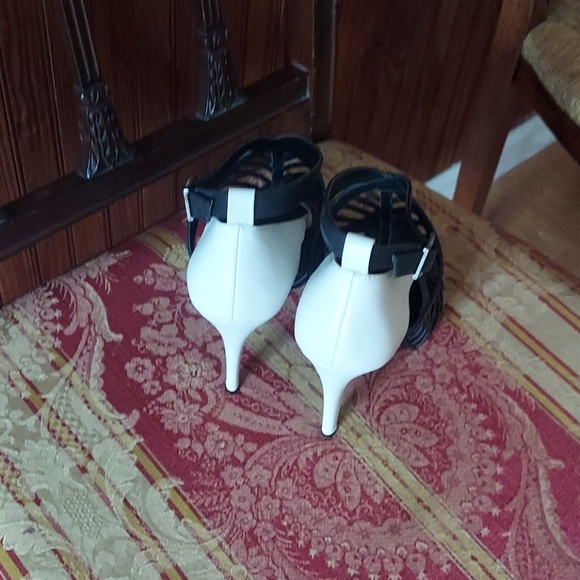 Shoes used 1 time - Picture 4 of 6